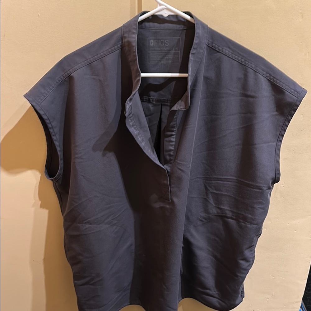 Figs charcoal PRIDE Rafaela oversized scrub top xl